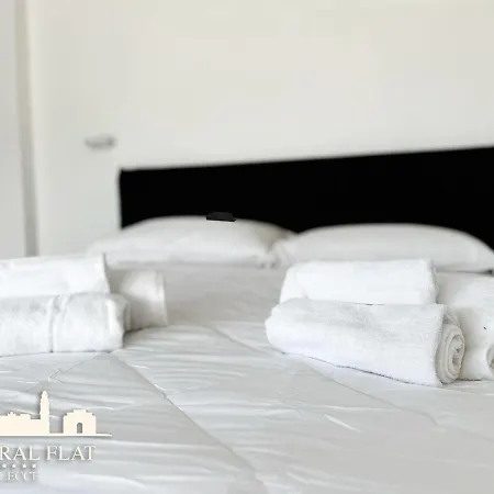 Central Flat - Attico Con Patio E Parcheggio Privato * 莱切
