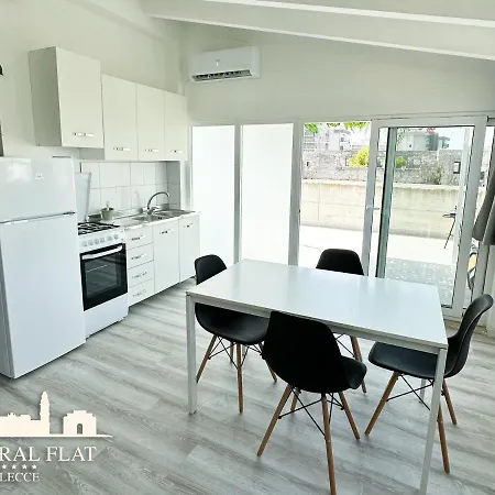 Central Flat - Attico Con Patio E Parcheggio Privato 公寓 莱切