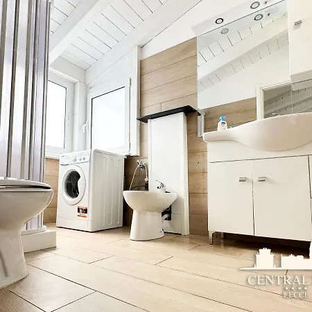 Central Flat - Attico Con Patio E Parcheggio Privato * 莱切