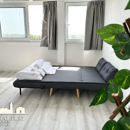 Central Flat - Attico Con Patio E Parcheggio Privato * 莱切